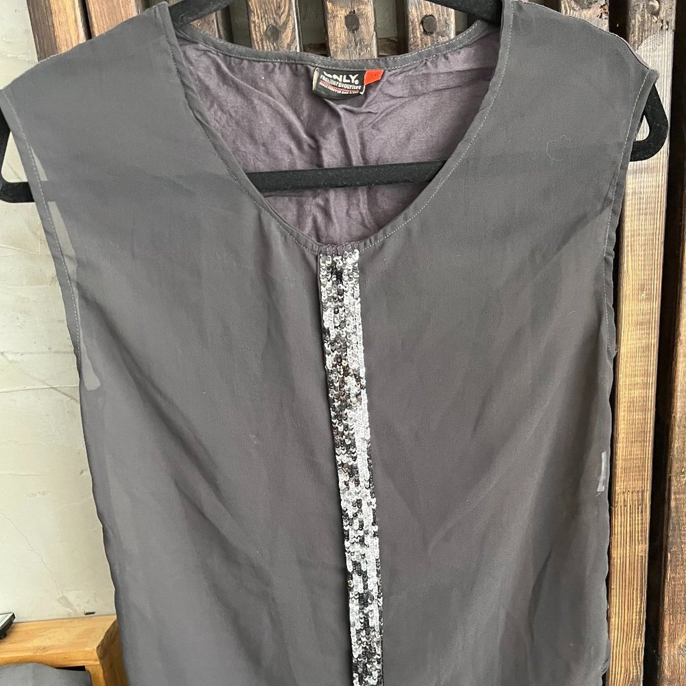Grey Top with Shimmer (S)